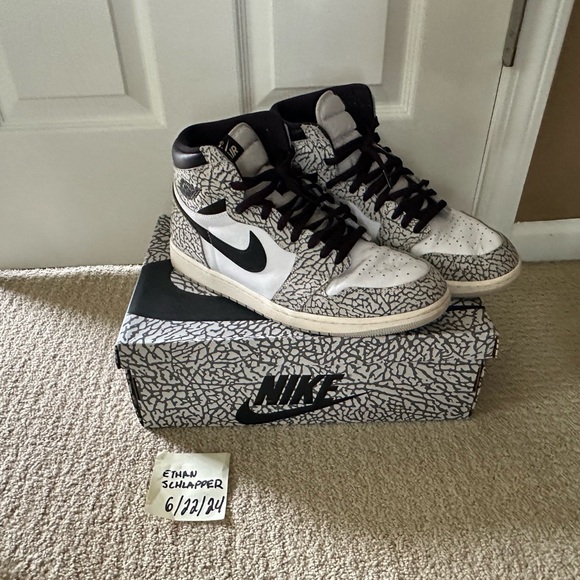 Sneakers - Picture 3 of 16